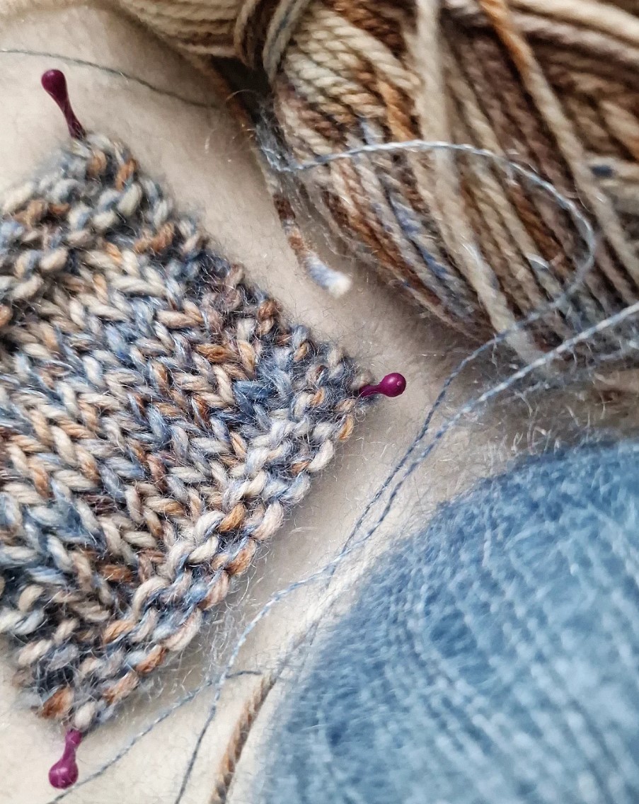  Ako kombinovať farby pri pletení, aby výsledok nepôsobil „domácky“