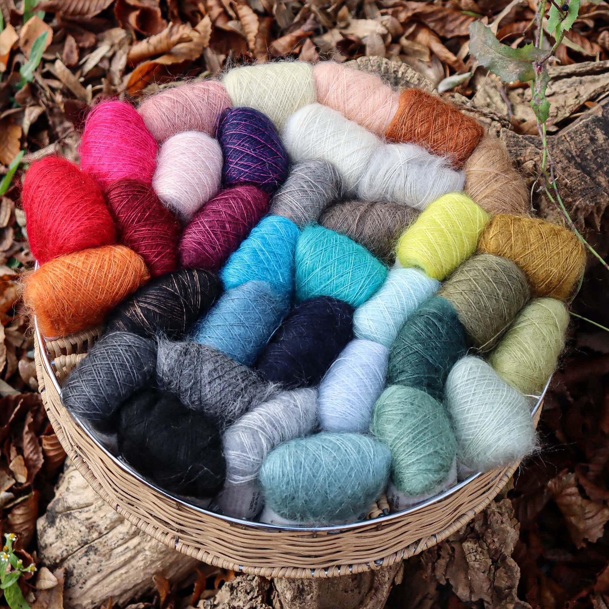 posledné 2ks! Sensai - 0700 Cabbage - svetlo vintage zelená tenká mohérová vlna s hodvábom