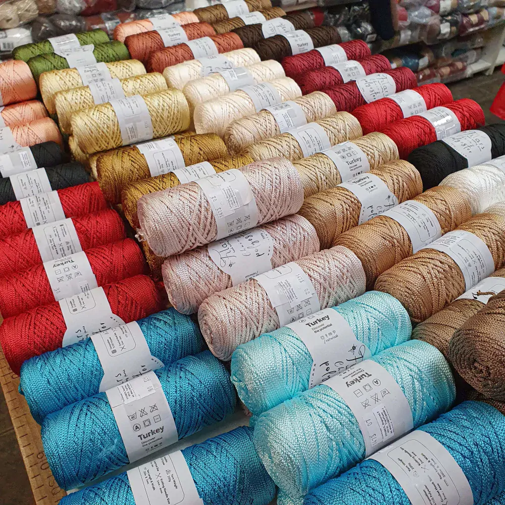 Chainy 10 - smotanová polyestrová priadza na kabelky / tašky / košíky