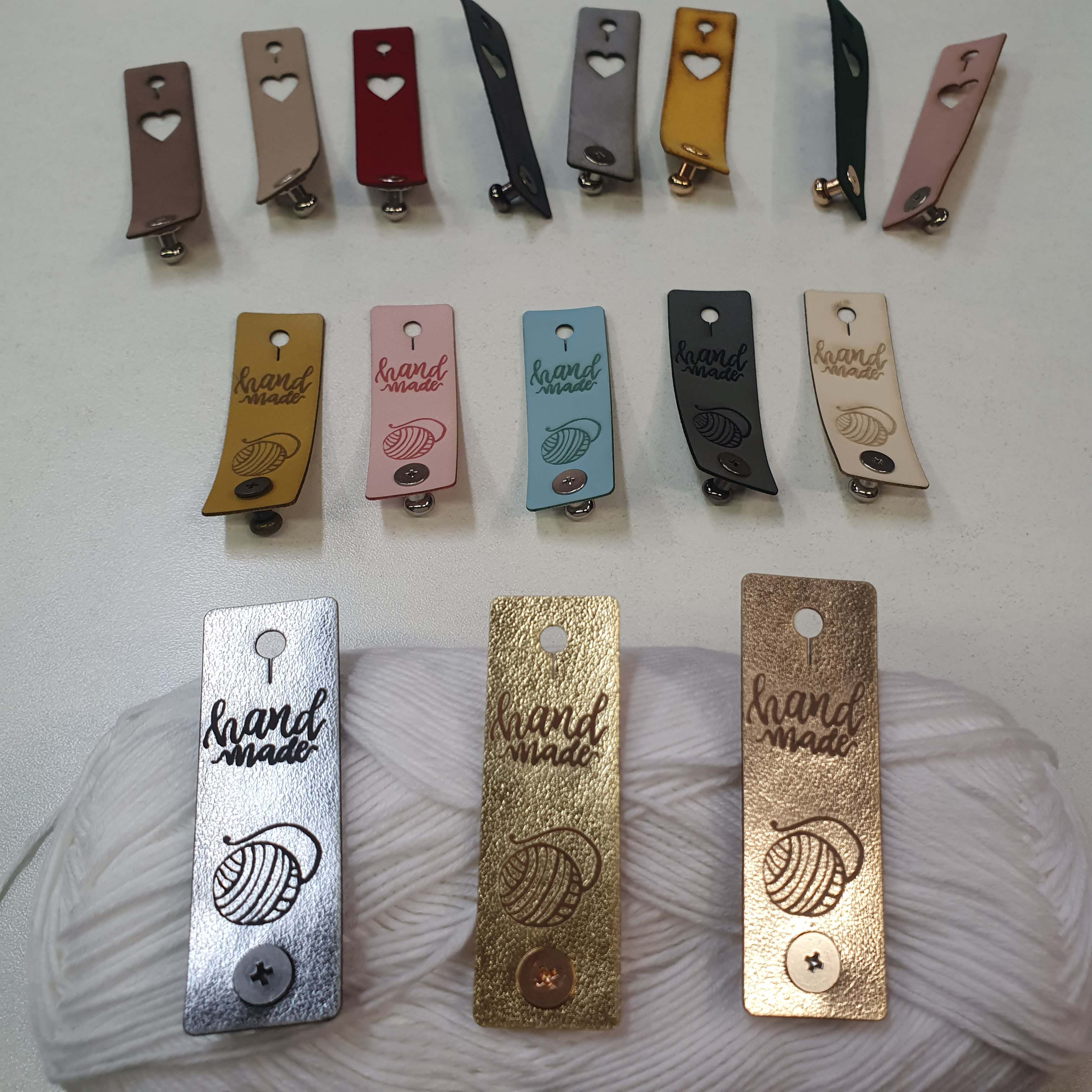 J8 - Svetlo ružový "handmade" štítok / nápis ekokoža s nikel šrubovacím nitom cca 2x6cm