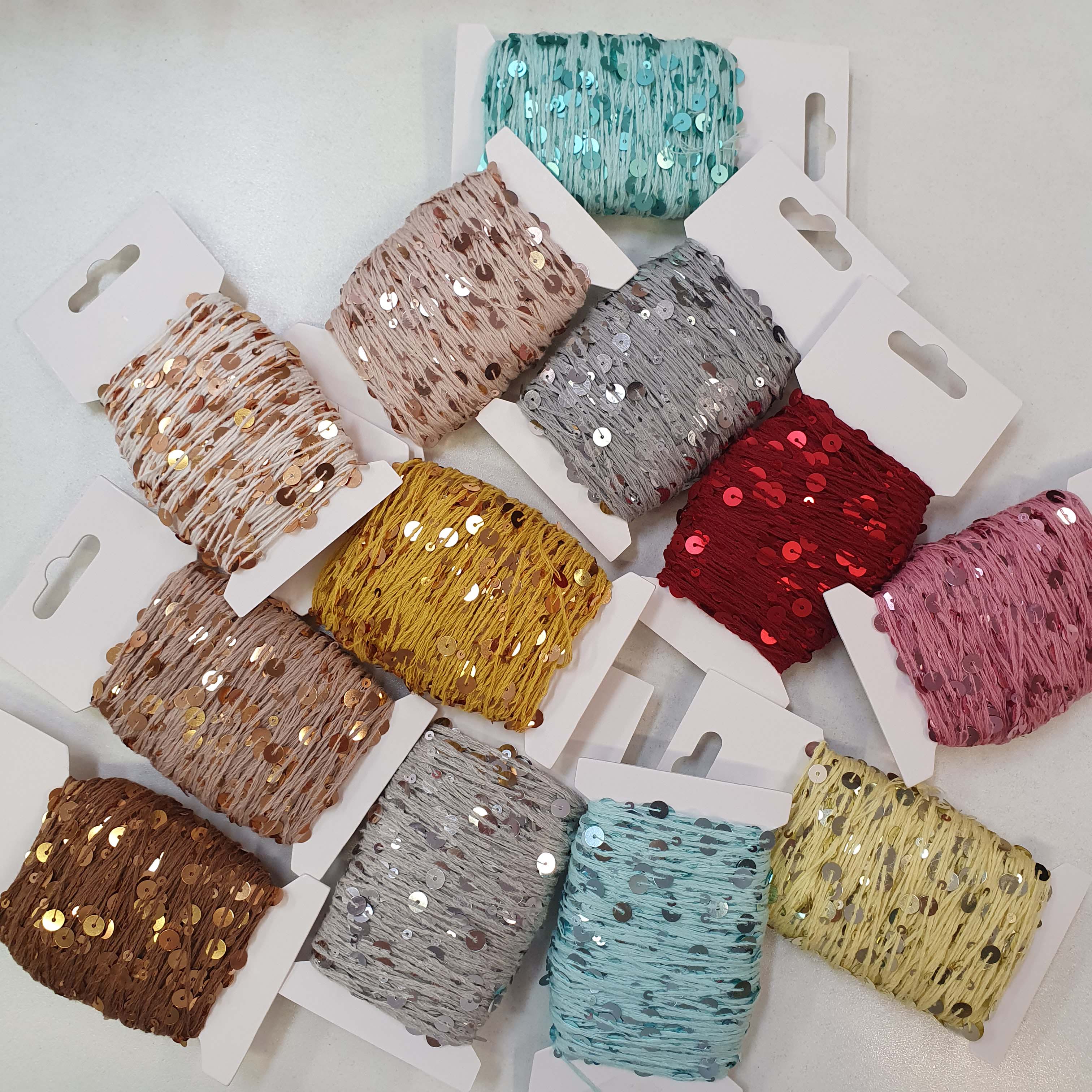 Paillettes / Payletka #10 - Mentolová nitka so striebornými flitrami