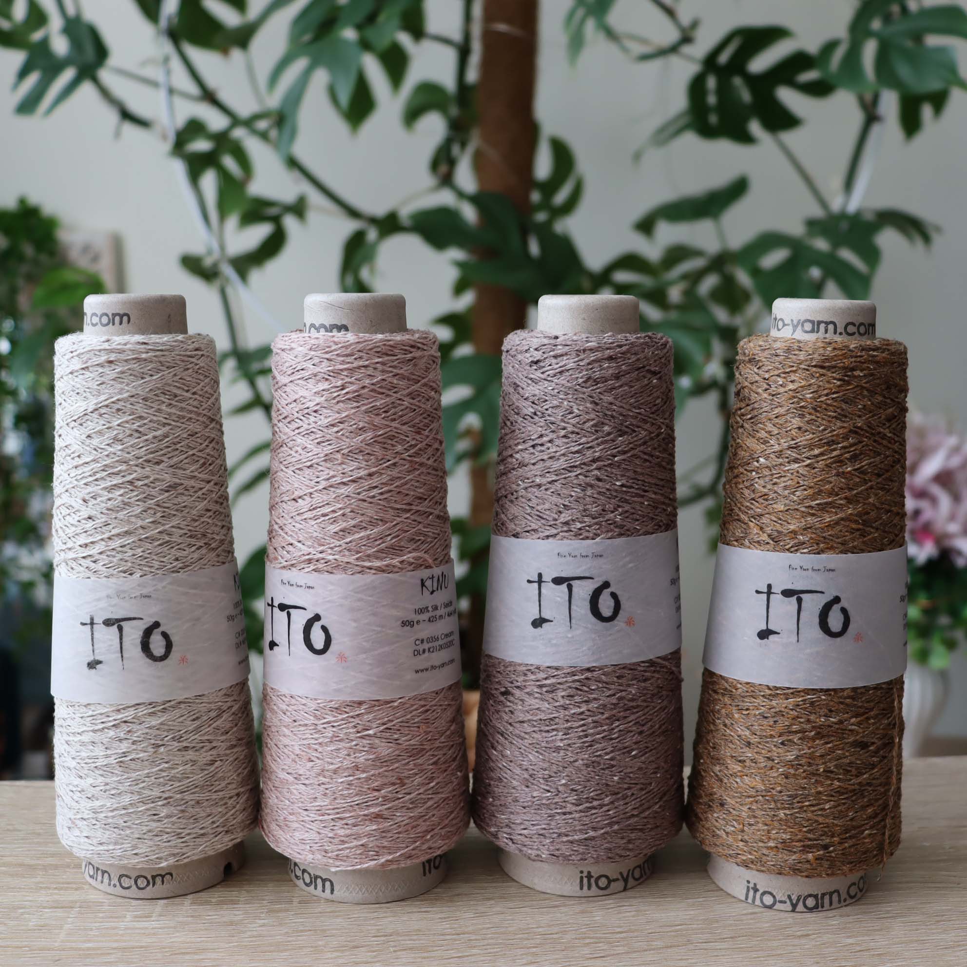 Kinu 0356 - Cream - stredne púdrovo piesková priadza zo 100% hodvábu