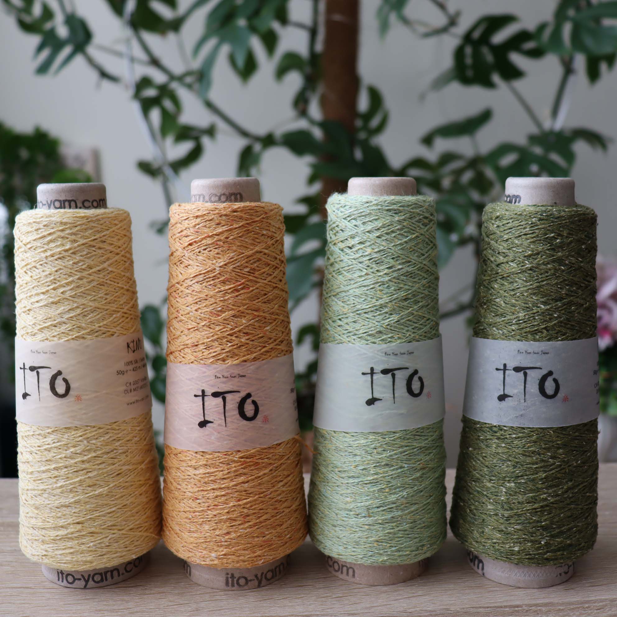 Kinu 0356 - Cream - stredne púdrovo piesková priadza zo 100% hodvábu