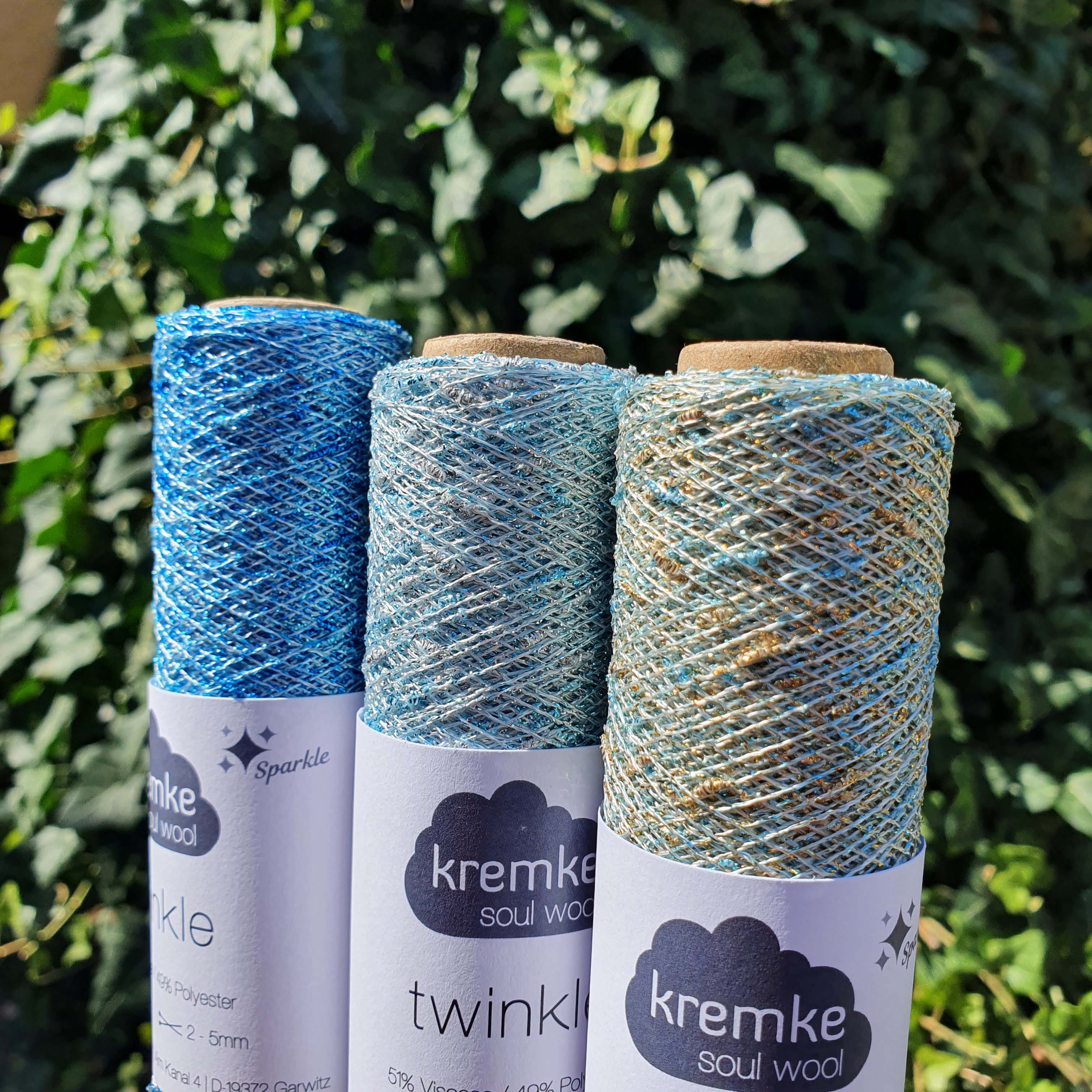 Twinkle 707 - "Lightblue Gold" - svetlo modro zlatá lesklá tenká pripletacia priadza