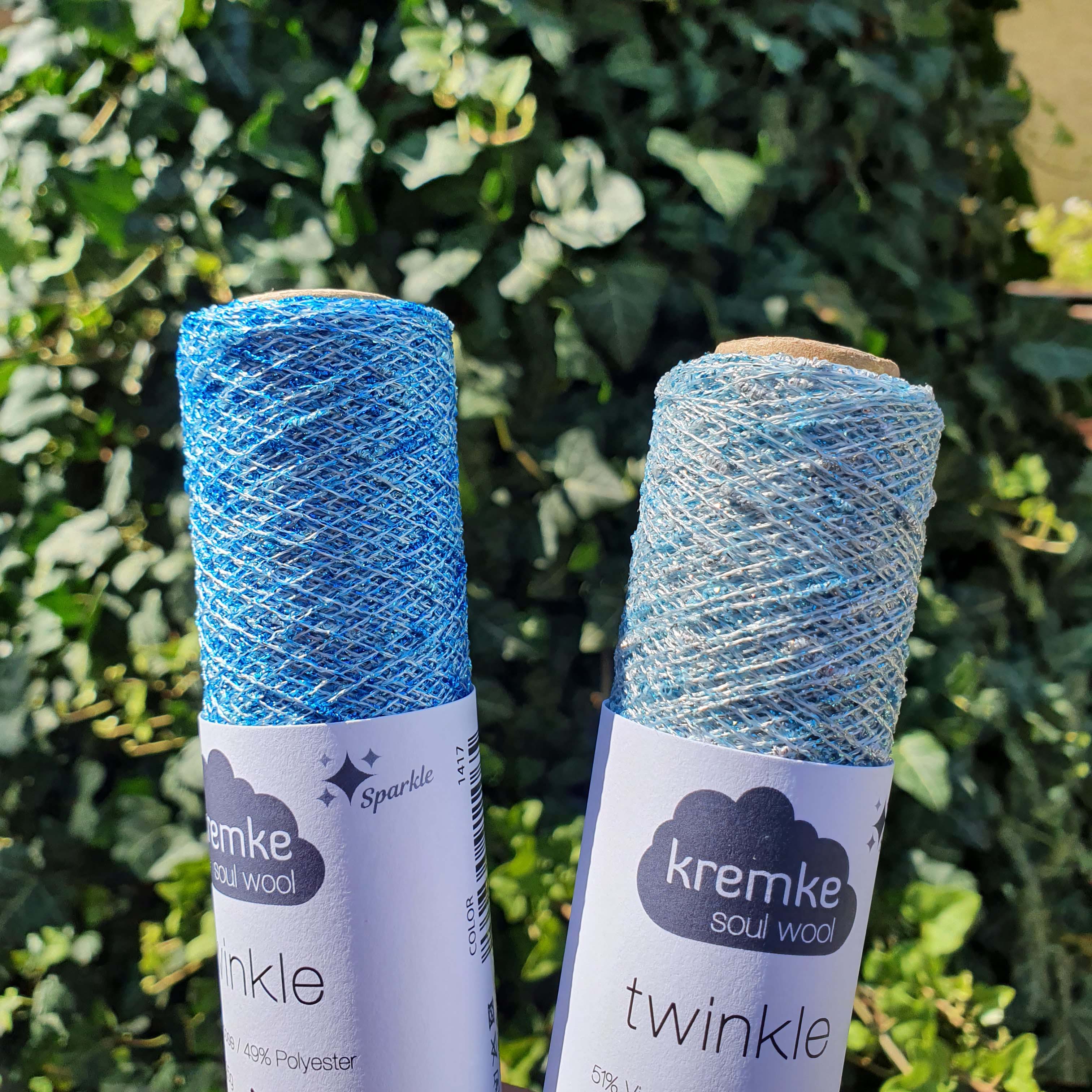 Twinkle 707 - "Lightblue Gold" - svetlo modro zlatá lesklá tenká pripletacia priadza