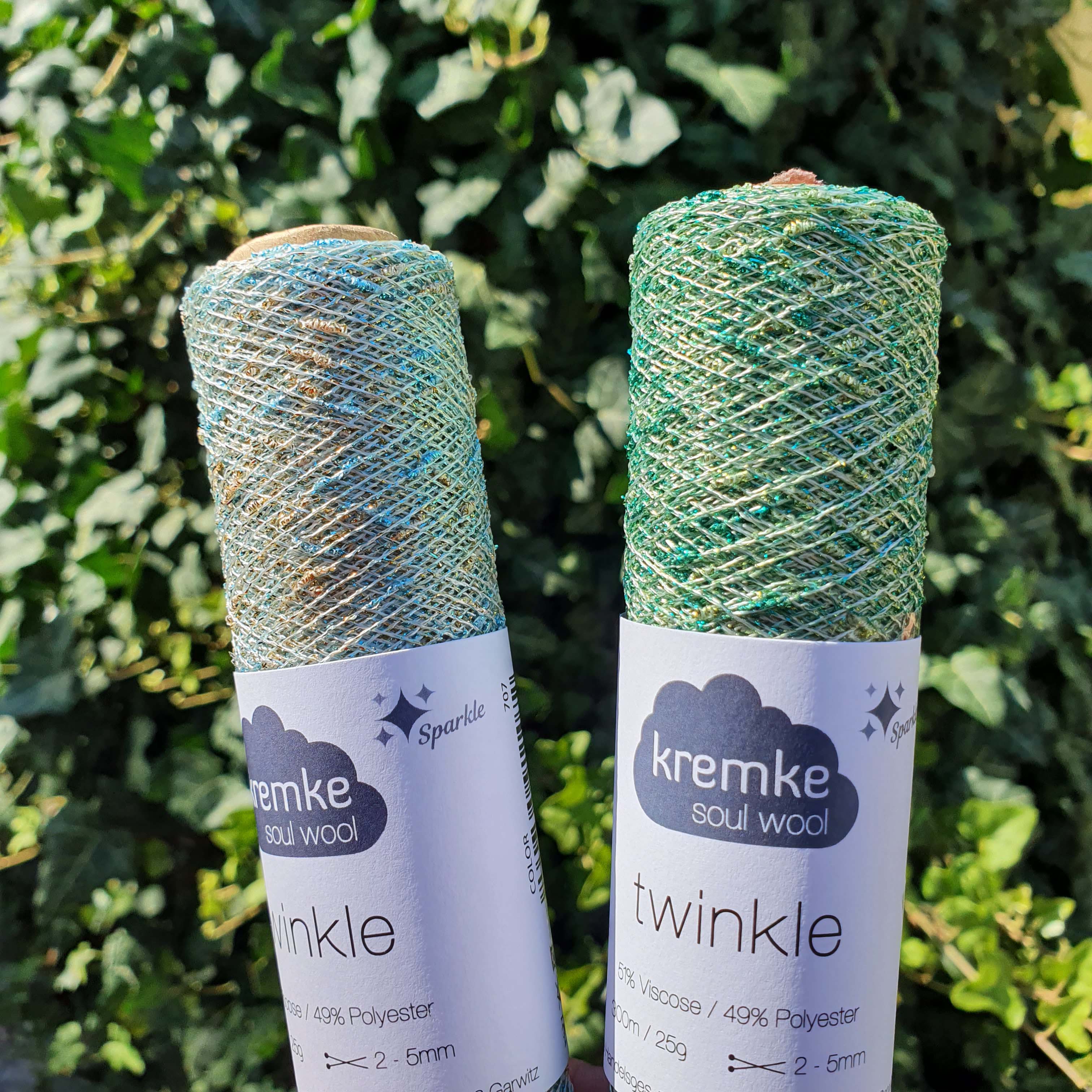 Twinkle 707 - "Lightblue Gold" - svetlo modro zlatá lesklá tenká pripletacia priadza