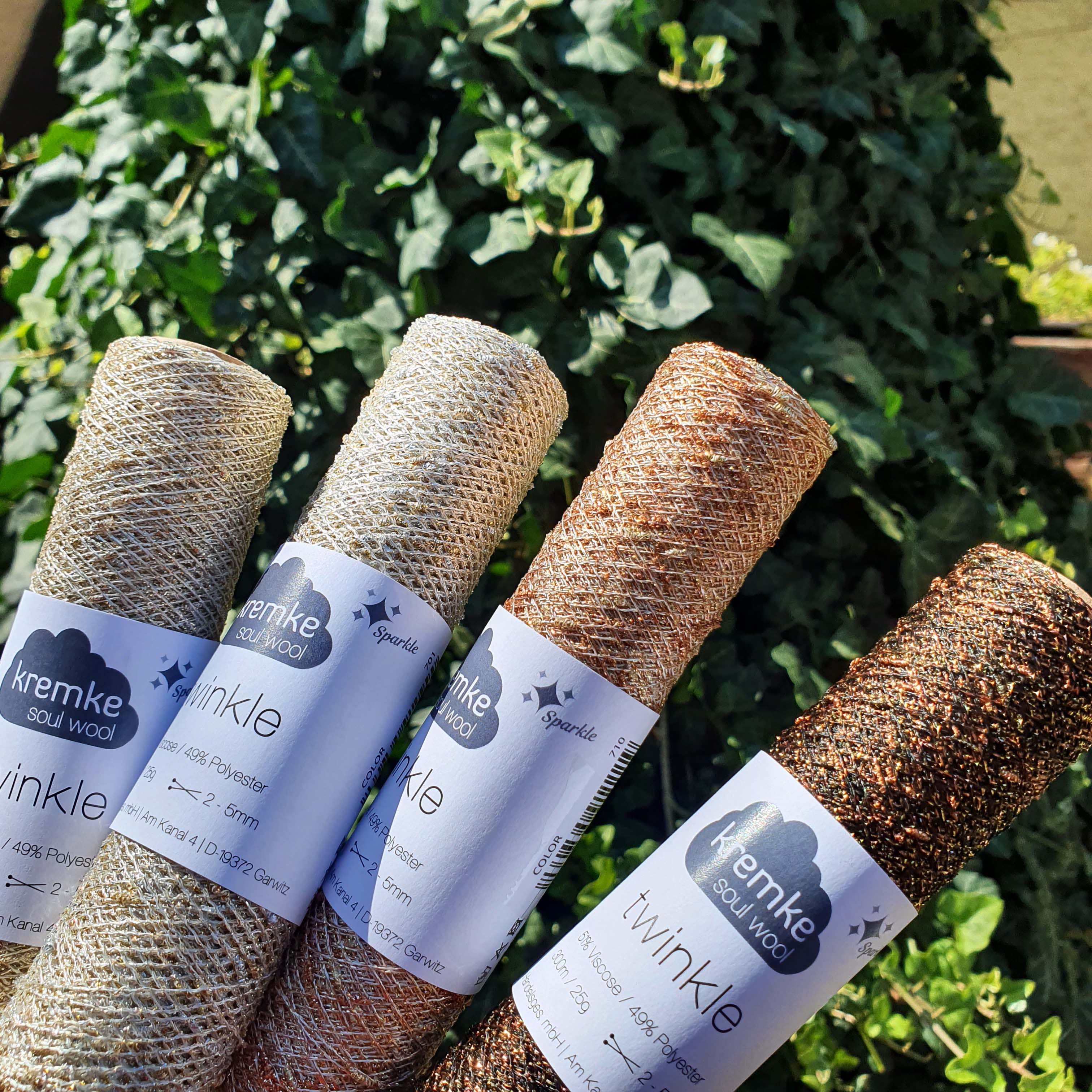 Twinkle 8852 - "White Blue Rose " - pastel lesklá tenká pripletacia priadza