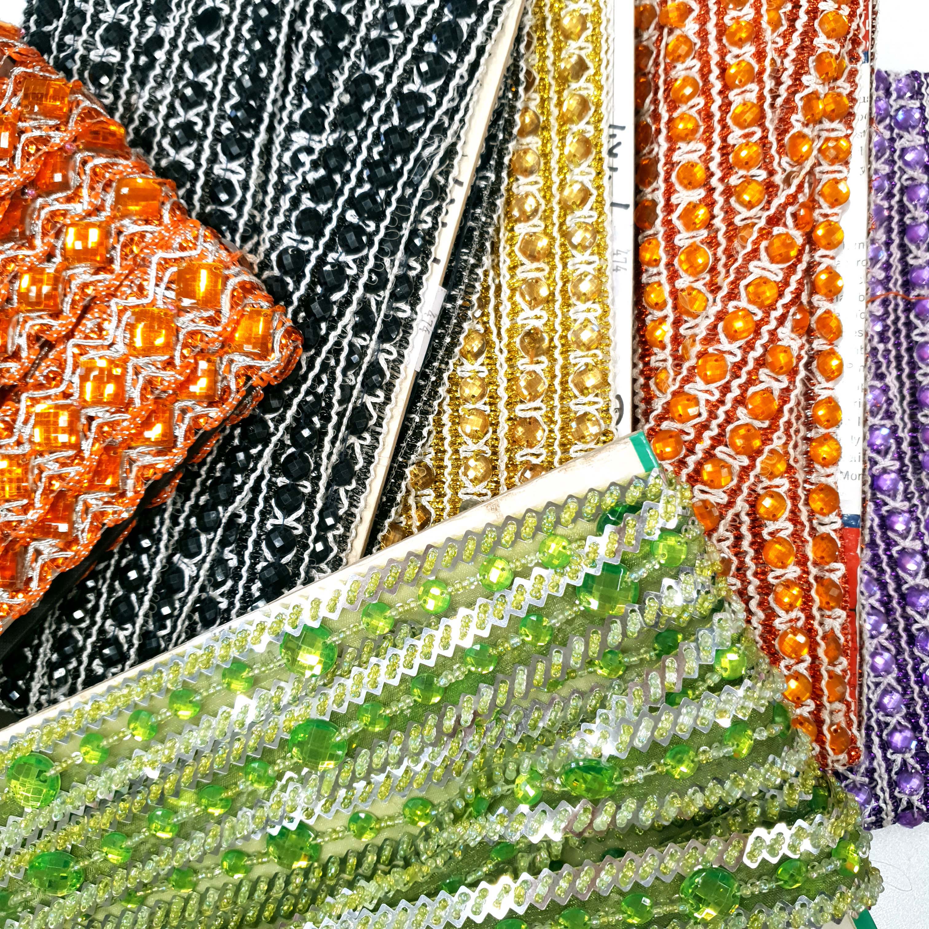 PK15 - primka kamienková - šírka cca 3cm / 1,8m (v cca 1,3m je kaz - zošitie)