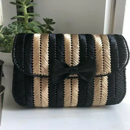 PK7 - Biela plastová kanava / mriežka na kabelku