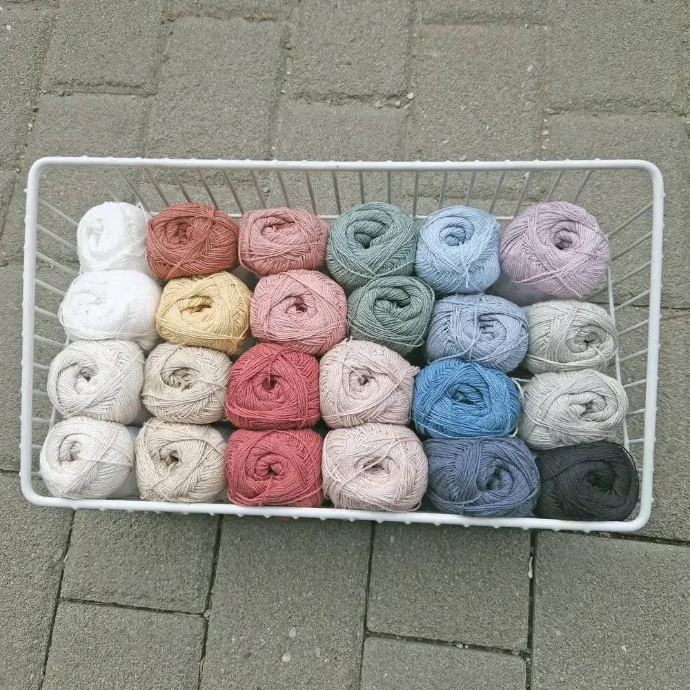 Tynn Line 8733 - veselá zelená tenká priadza s ľanom, viskózou a bavlnou