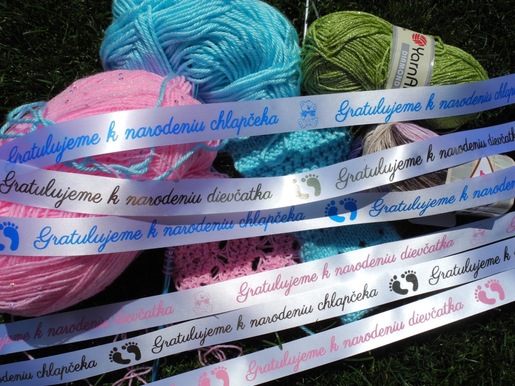 Ozdobná stuha biela so zlatým - Gratul. k nar. chlapčeka s nožkami | 2,5cm x 1m