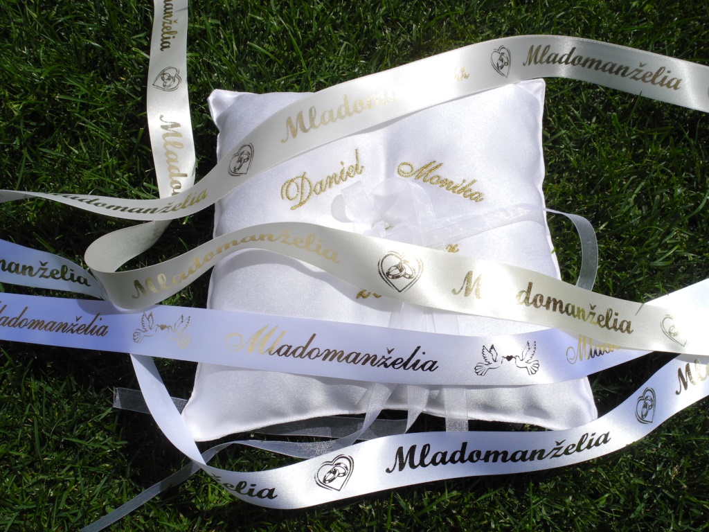 Biela ozdobná stuha so strieborným - Mladomanželia s holubmi | 2,5cm x 1m