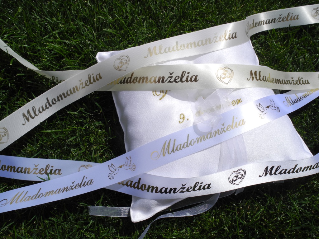 Biela ozdobná stuha so strieborným - Mladomanželia s holubmi | 2,5cm x 1m