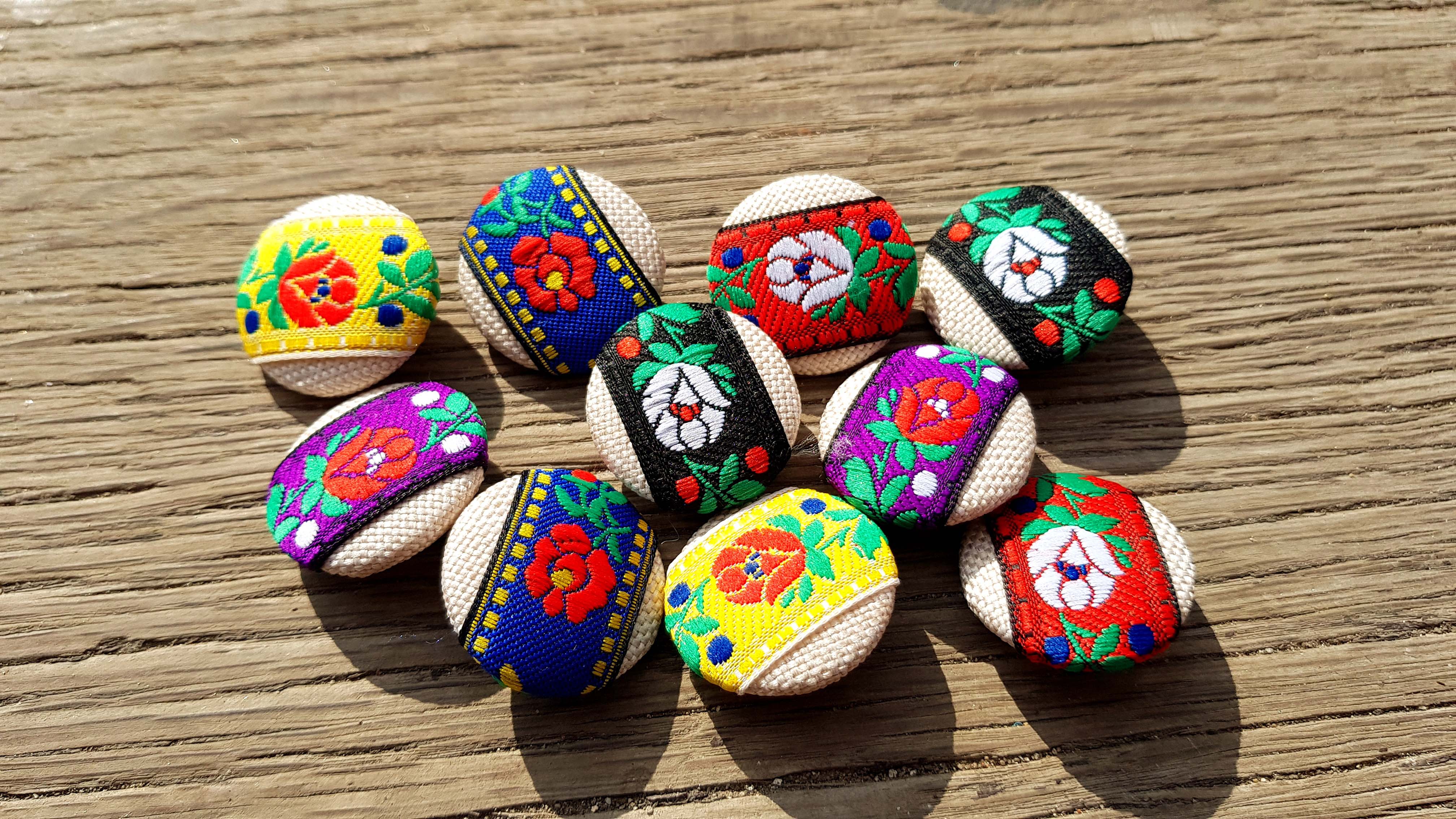 R - Anglický vidiek - Ručne poťahované gombíky 21mm - 1ks (náhodné)