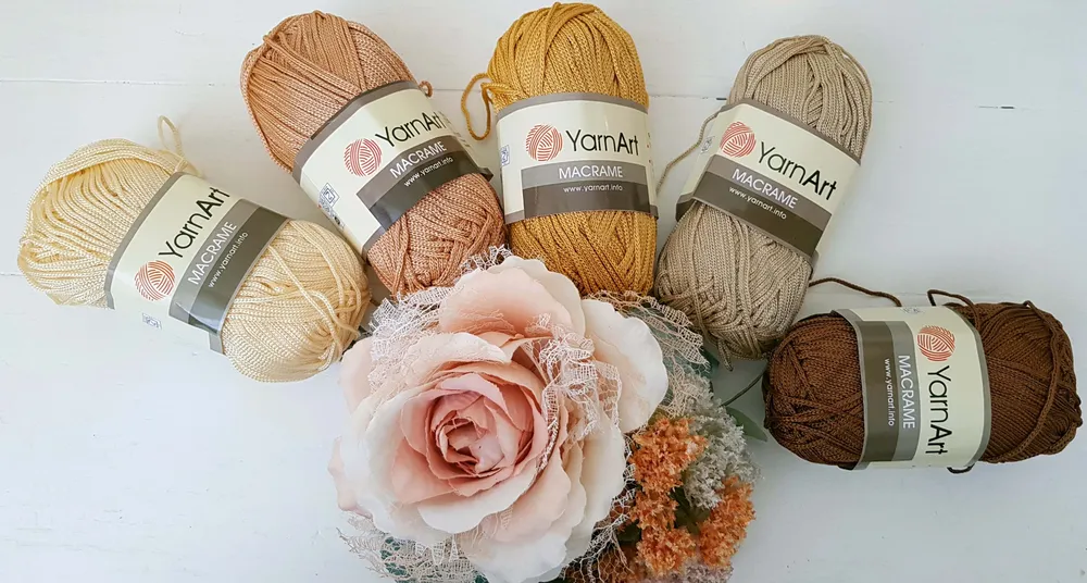 Macrame 155 - Zlatistá špagátová lesklá háčkovacia priadza 