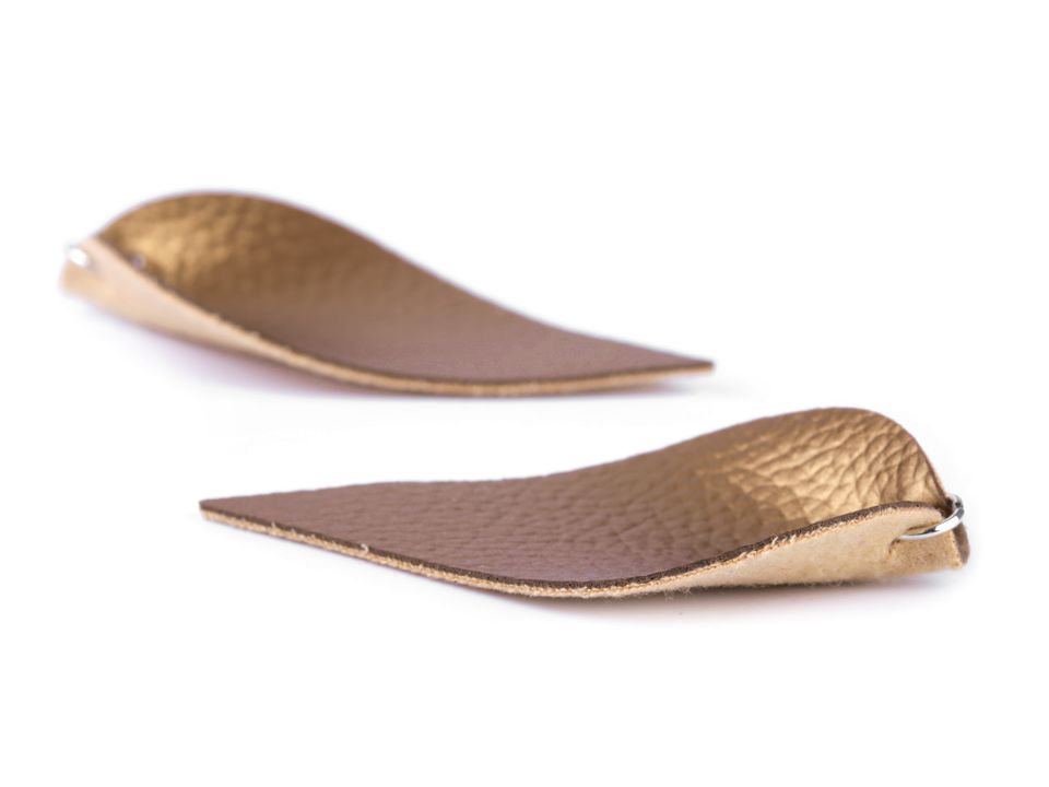 Svetlo zlatý metalický list / kvapka z eko kože s krúžkom 3,4 x 6,2 cm / KUS