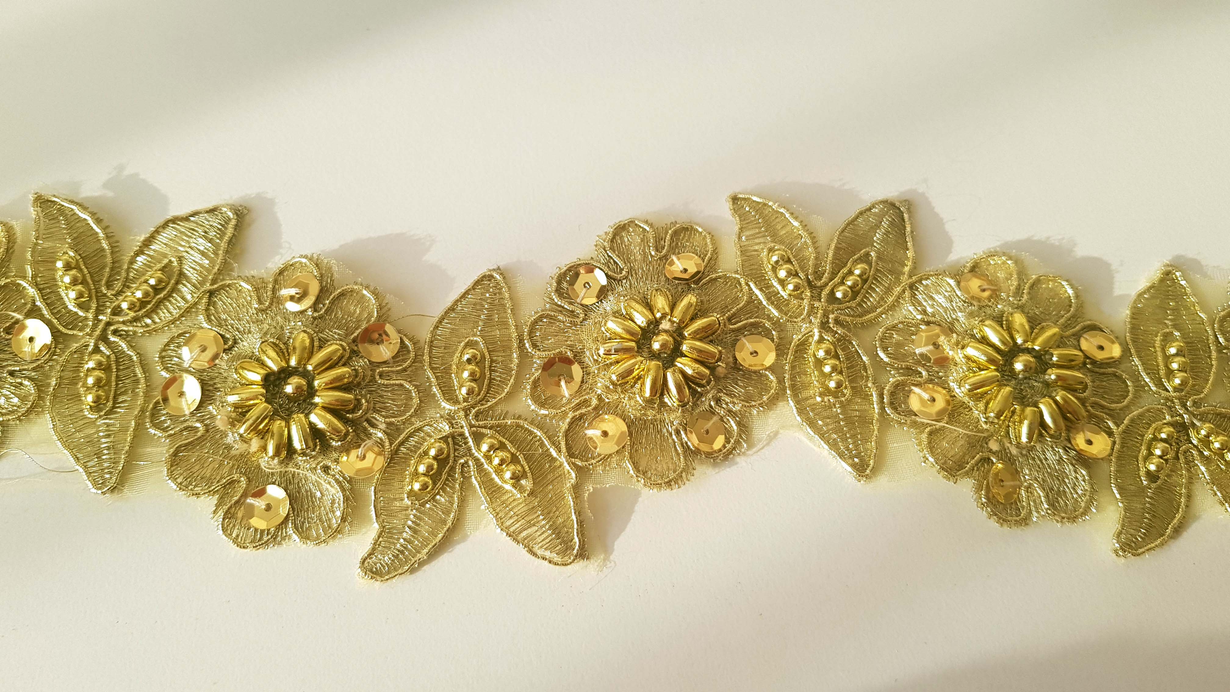 Červeno oranžovo medená vyšívaná ozdobná krajka s kvetmi - prámik na monofile šírka 28 mm x 1m