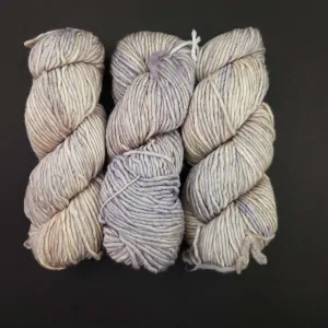 Mecha 332 Zelda - Pastel sivo zemito fialková 100% Superwash merino vlna