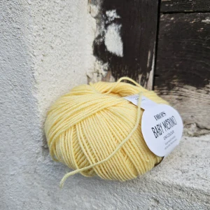 04 Baby Merino - Svetlo žltá 100% merino vlna so superwash úpravou