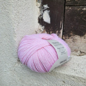 05 Baby Merino - Svetlo cukríkovo ružová 100% merino vlna so superwash úpravou
