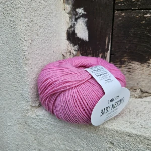 07 Baby Merino - Stredne ružová 100% merino vlna so superwash úpravou