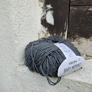 20 Baby Merino - Tmavo sivá 100% merino vlna so superwash úpravou