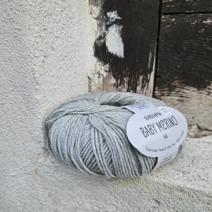 22 Baby Merino - Svetlo sivá 100% merino vlna so superwash úpravou