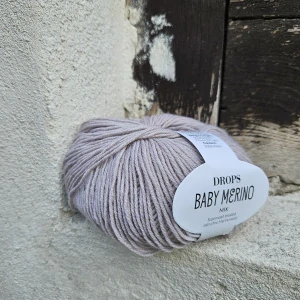 23 Baby Merino - Piesková 100% merino vlna so superwash úpravou