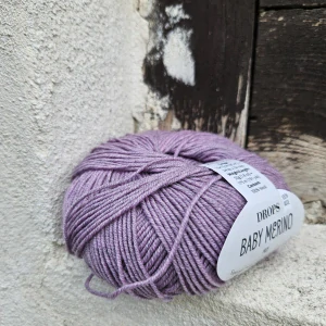 39 Baby Merino - Svetlo vintage fialová 100% merino vlna so superwash úpravou