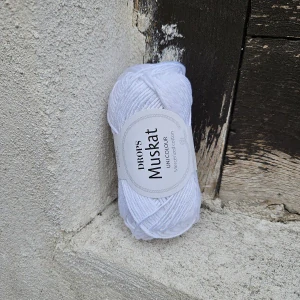 18 Muskat - biela letná bavlnená priadza