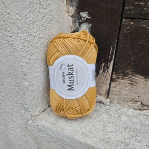 30 Muskat - žĺtková žltá letná bavlnená priadza