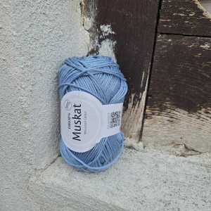 76 Muskat - Stredne denim modrá letná bavlnená priadza