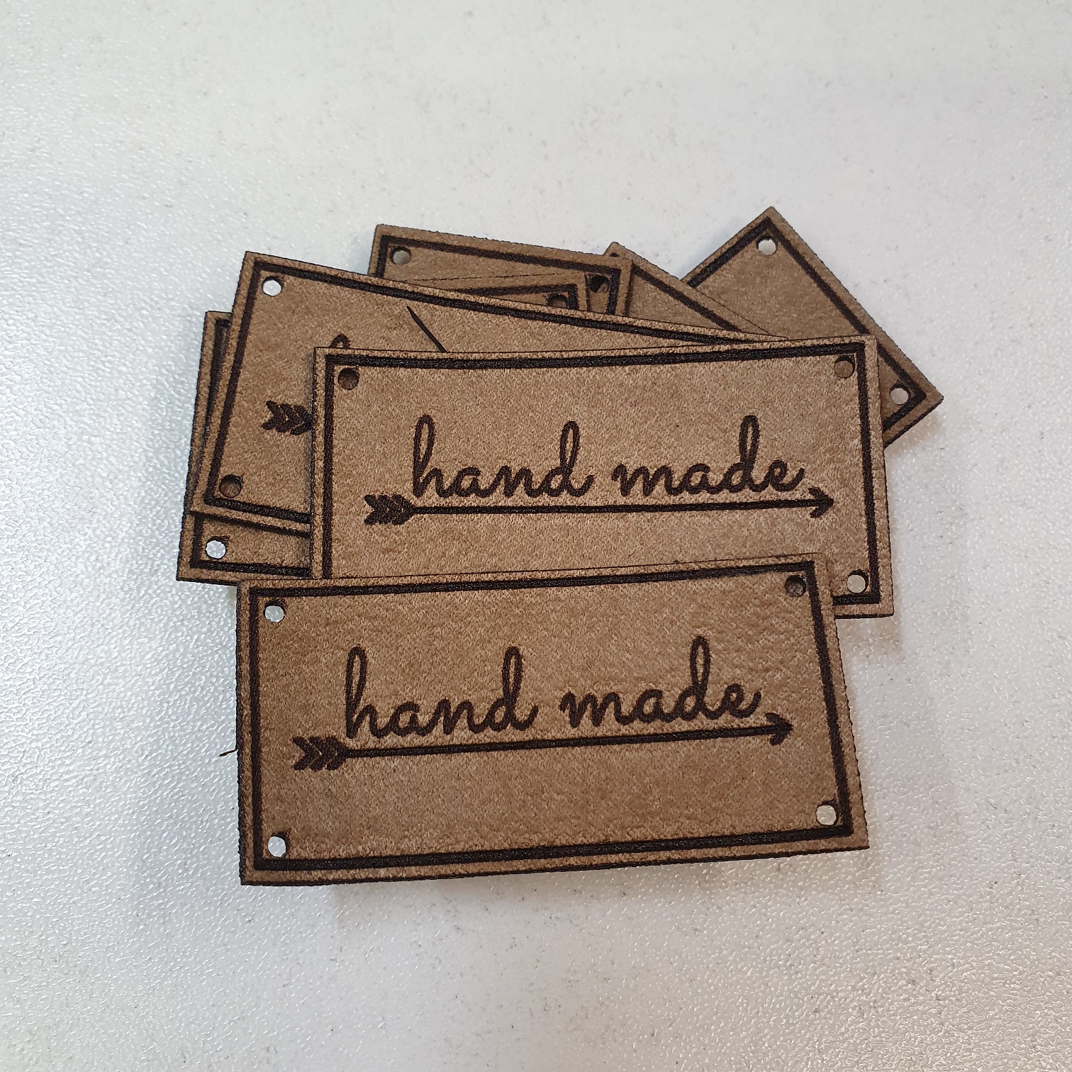 N1 - Bežový našívací "handmade" štítok / nápis ekokoža cca 2x5cm