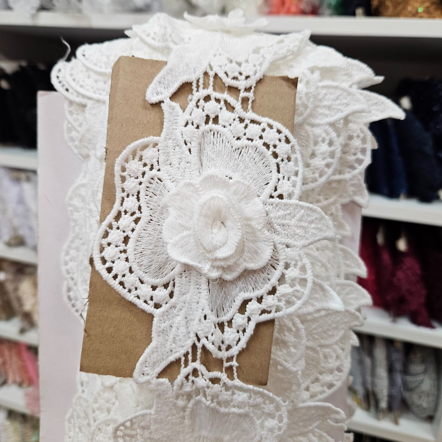 Bielo perlová vzdušná krajka šírka cca 9cm x 1m