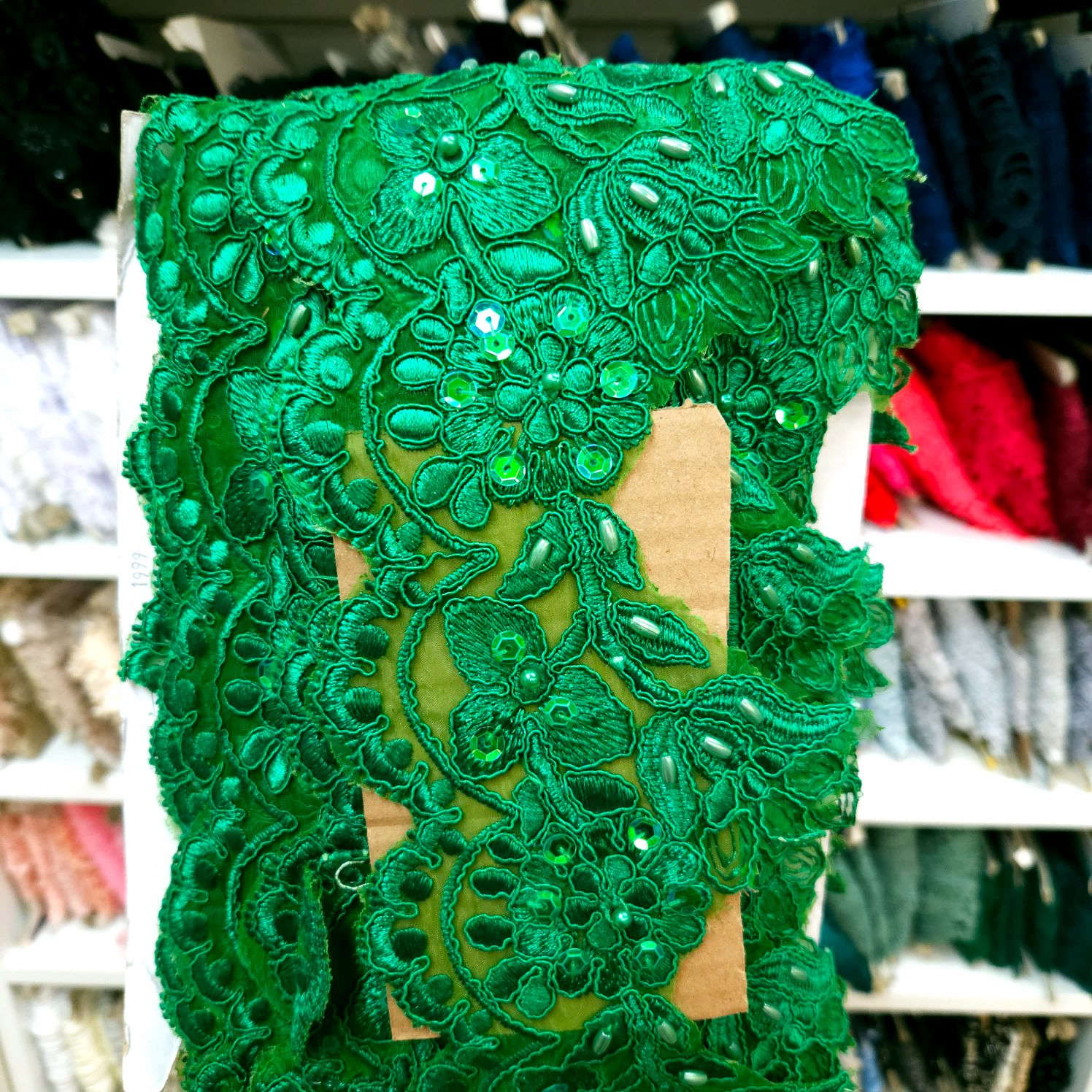 Zelená vzdušná krajka šírka cca 7 - 10cm x 1m