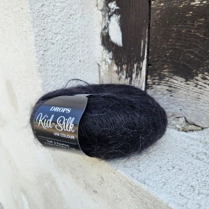 Kid Silk 02 - čierna tenká vlna s kid mohérom a hodvábom