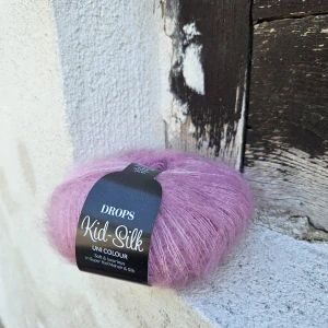 Kid Silk 04 - stredne ružovo fialková tenká vlna s kid mohérom a hodvábom