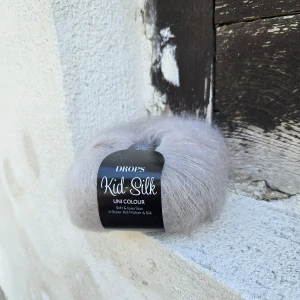 Kid Silk 20 - kávová prírodná tenká vlna s kid mohérom a hodvábom