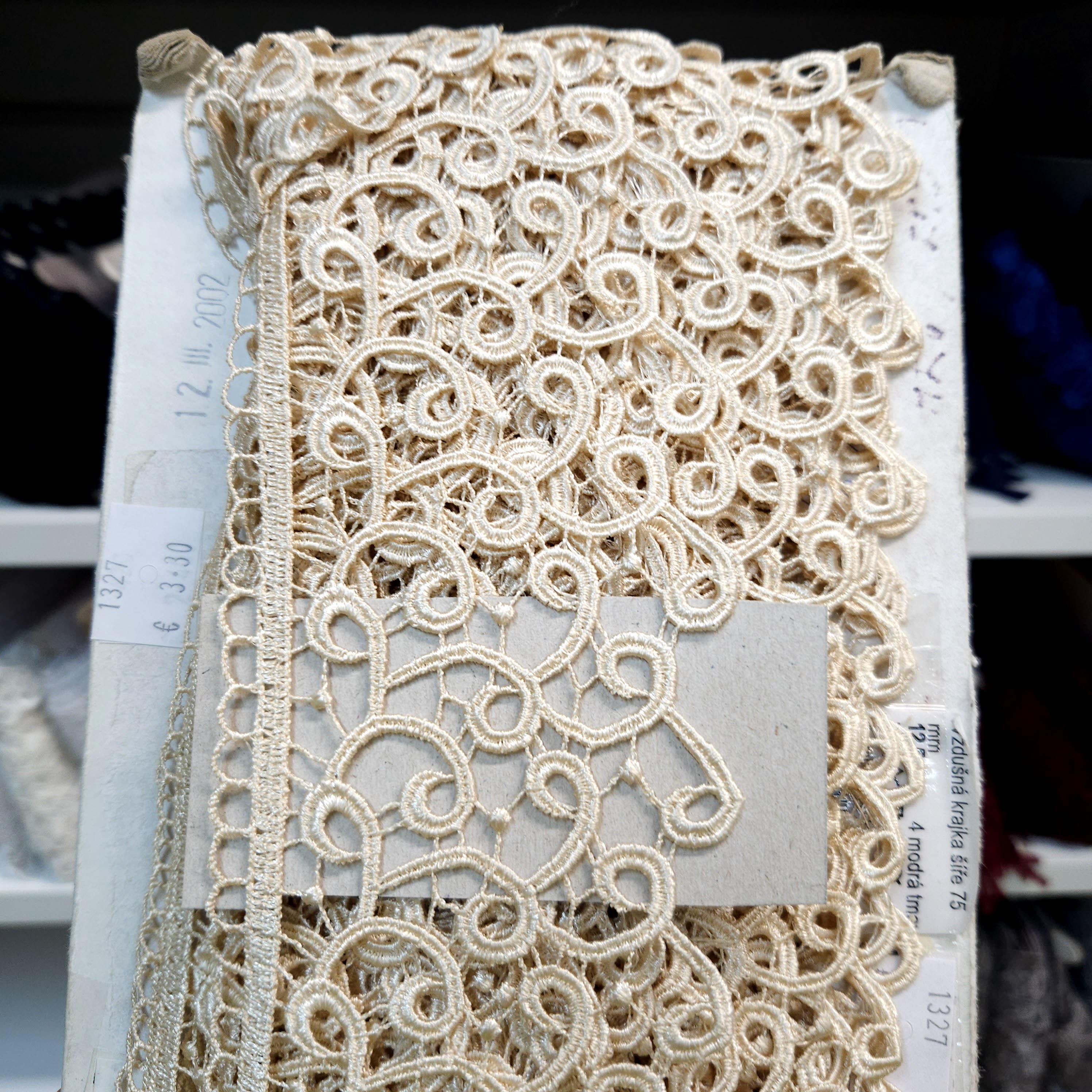 Bežová krajka šírka cca 7cm x 1m