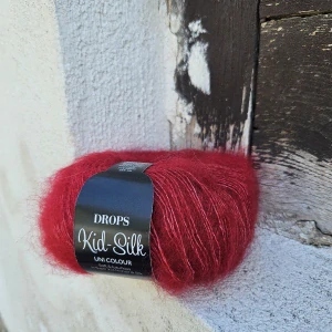 Kid Silk 14 - červená tenká vlna s kid mohérom a hodvábom