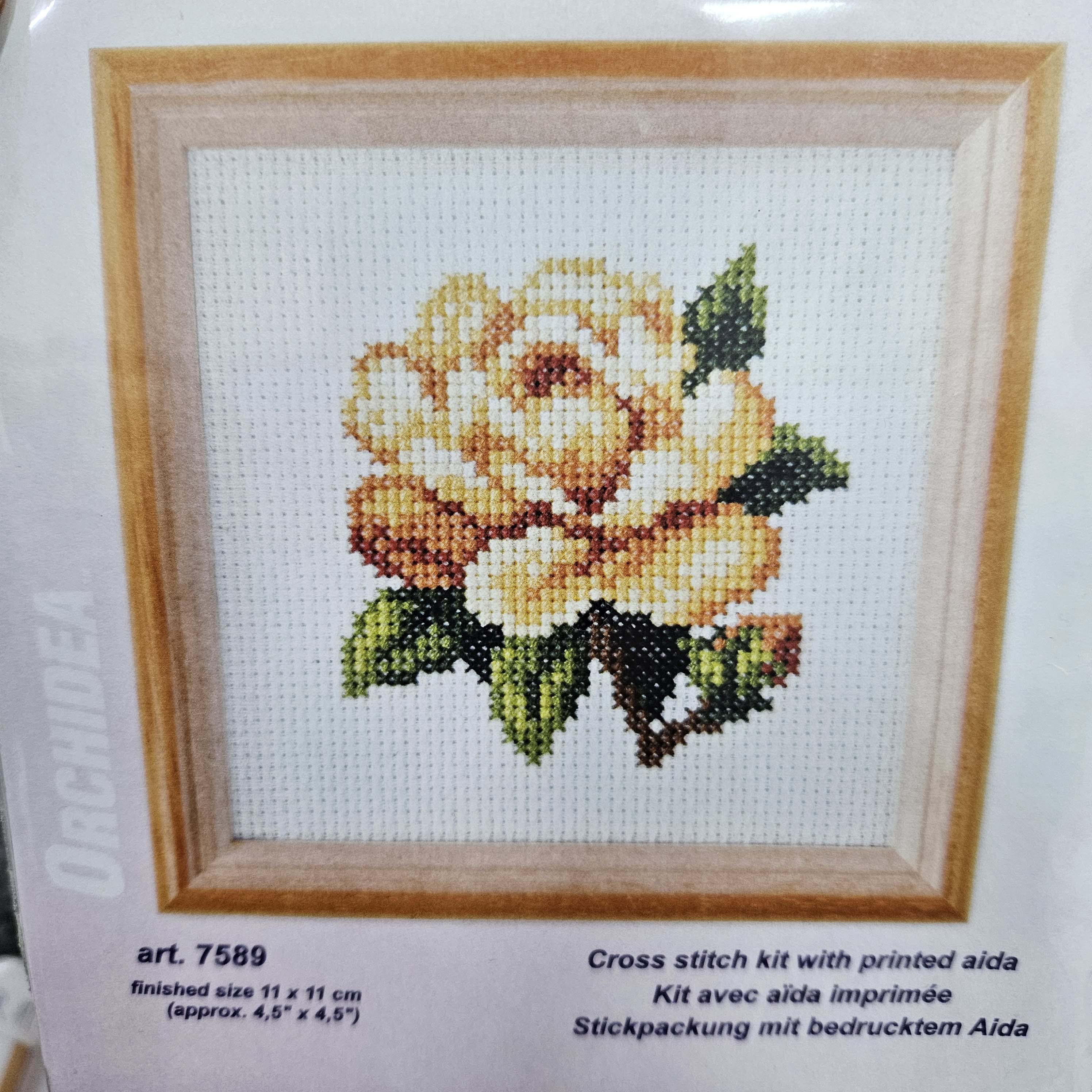 7589 - R3 - 11x11cm obrázok na vyšívanie - s mulinkami