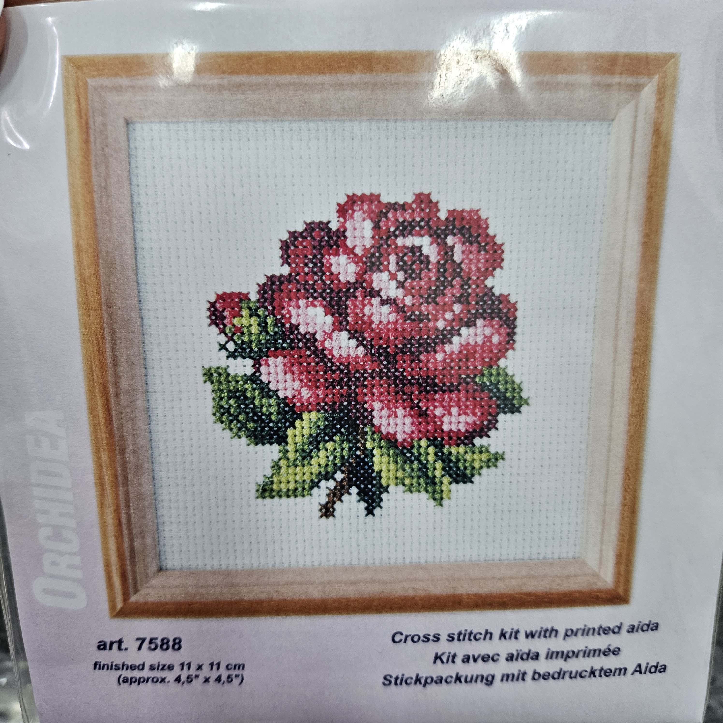 7588 - R5 - 11x11cm obrázok na vyšívanie - s mulinkami