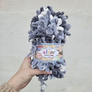 Puffy Fine Color 5925 - sivo biela mäkká vlna s očkami