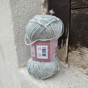 Destina 015 - Pastel sivo zelenkavá letná priadza s metalickým vláknom