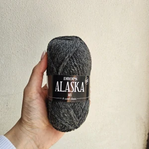 Alaska 05 - tmavo sivá 100% ovčia vlna
