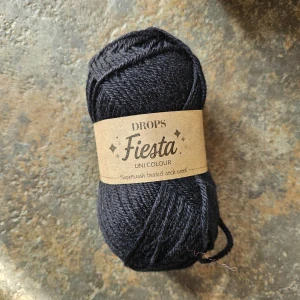 Fiesta 10 - čierna (nielen) ponožková vlna