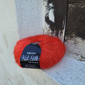 Kid Silk 61 - jasná červená tenká vlna s kid mohérom a hodvábom