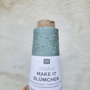 Make It Blümchen 002 - vintage morská tenká pripletacia priadza s flitrami