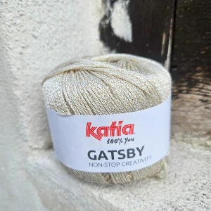 Gatsby 88504 - Pieskovo zlatá priadza s leskom