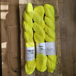 Emmy - Yellow Fluor - neon žltá priadza zo 100% morušového hodvábu - iba 4ks!